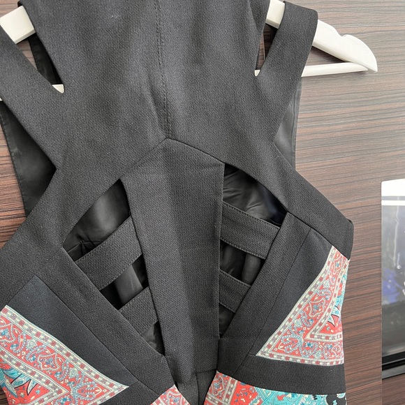 BCBG MaxAzria Paisley Zipped Top - Picture 5 of 10